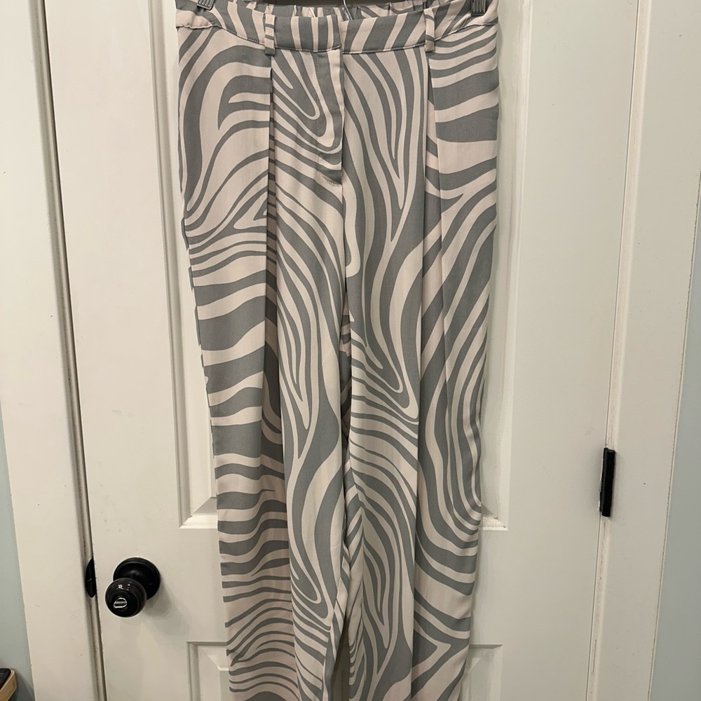 NWT Misa Los Angeles Grey/White Zebra Print Wide Leg Pants Size M - Picture 2 of 8